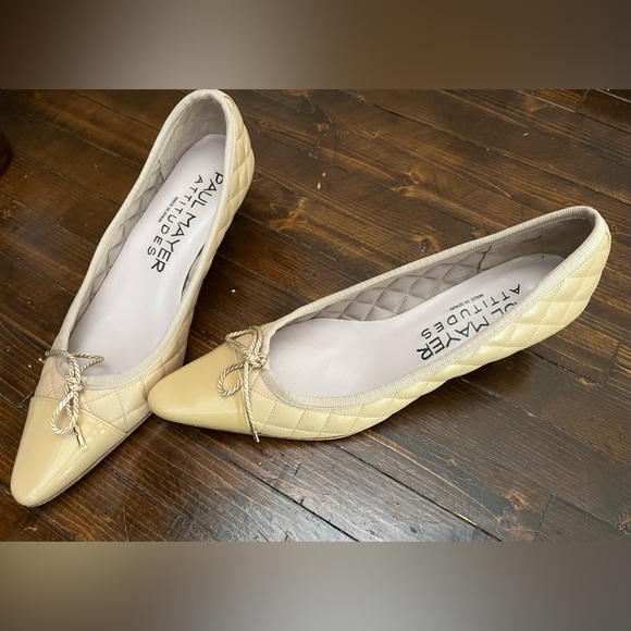 Paul Mayer Attitudes Pointed Toe Beige Quilted Leather Kitten Heel Size 6.5 - Picture 2 of 3